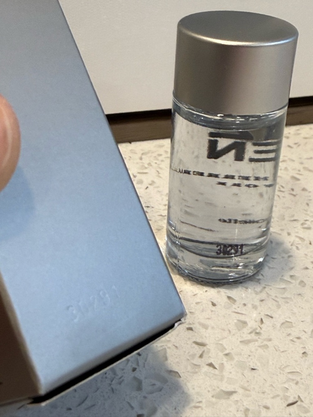 NEW 7ml Carolina Herrera 212 Men Travel Spray - Silver Bottle & Box - Picture 3 of 3